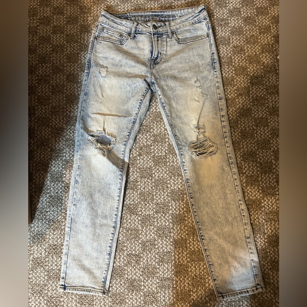 American Eagle Men’s Light Wash Skinny Ripped Jeans